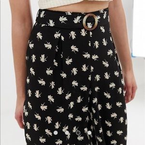 COPY - Brand new size S wise leg cropped paints f…